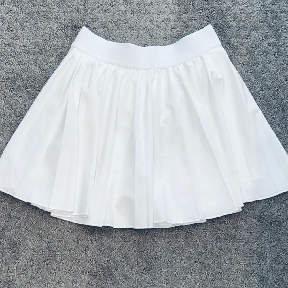 NEVER WORN White Pleated Skirt